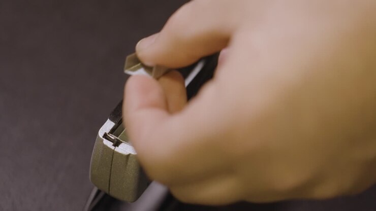 Dropping staples into a stapler