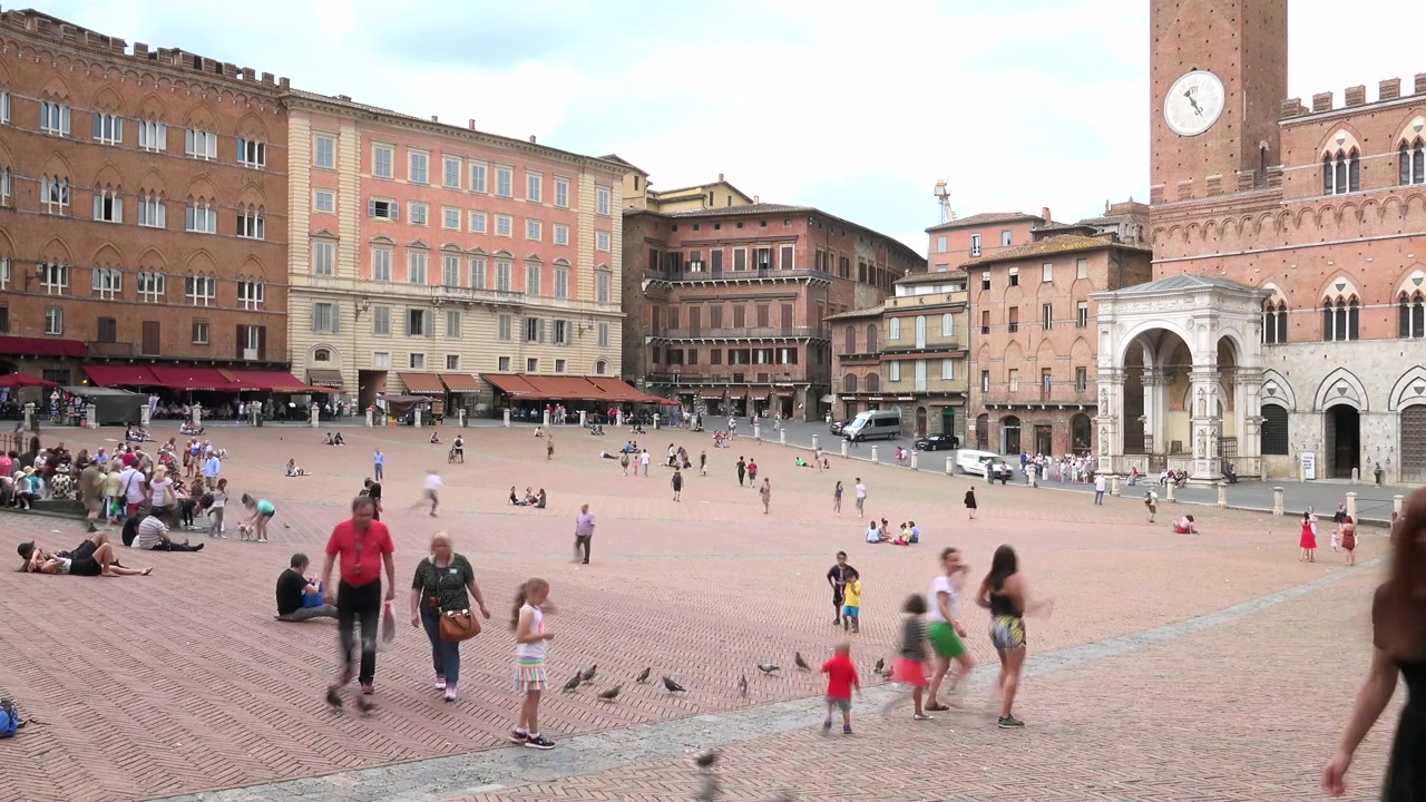 Folksom Piazza del Campo i Siena, Italia