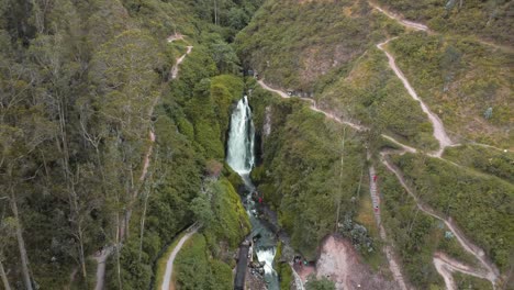 Vista-Aérea-De-La-Cascada-De-Peguche-En-Otavalo