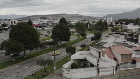 Panoramic-drone-shot-of-the-city-Ibarra,-Ecuador