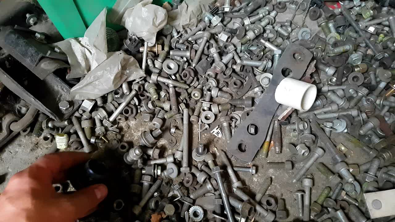 clasificación a través de una variedad de tuercas - pernos