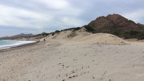 Vista-De-La-Playa-Y-Las-Montañas-En-Cabo-Pulmo,-México