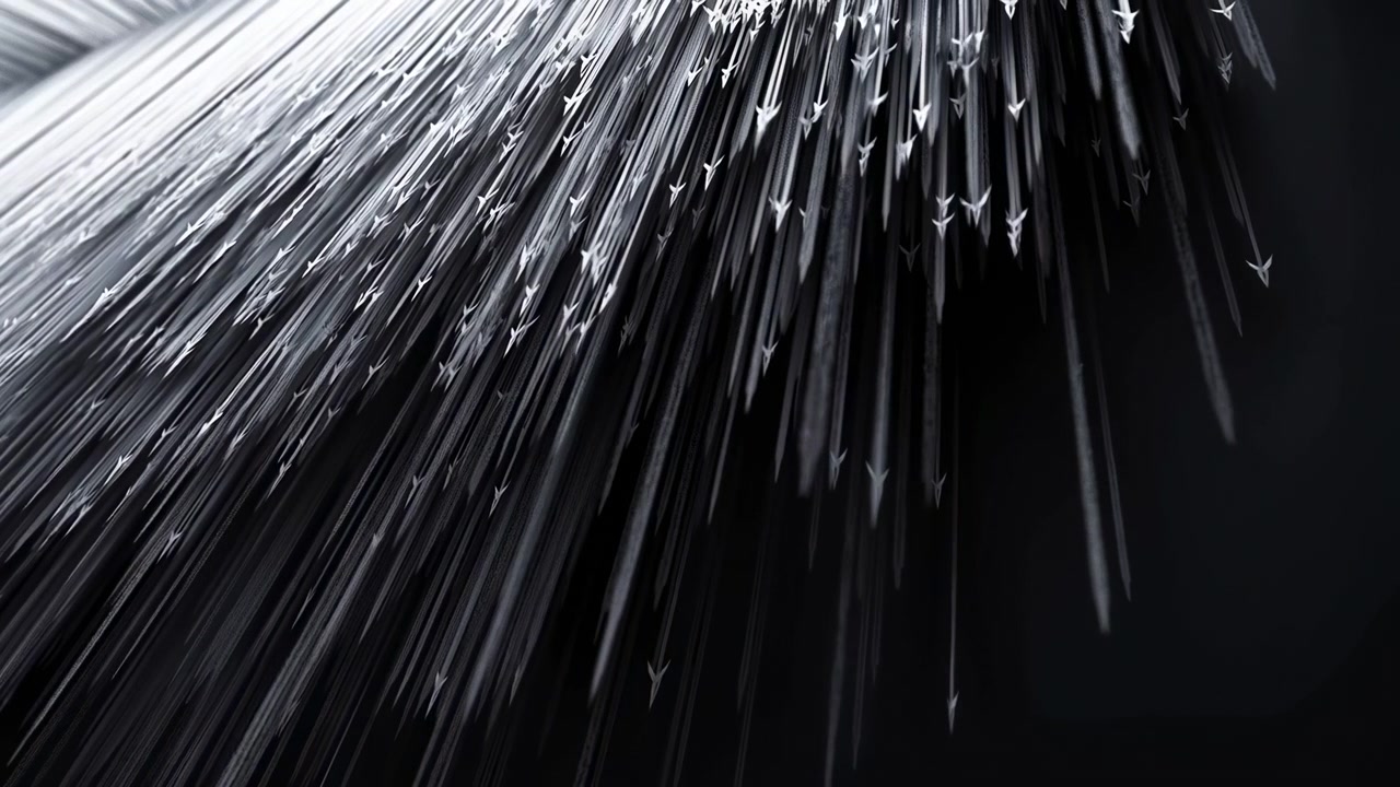 Nærbillede i midterrammen afslører en tæt klynge af fine glasfibre, der spreder sig over en mørk baggrund, oplyst af lyse lysstriber og refleksioner.