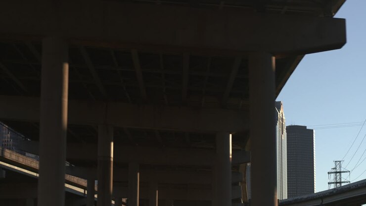 Inquadratura aerea dal basso del centro di Houston