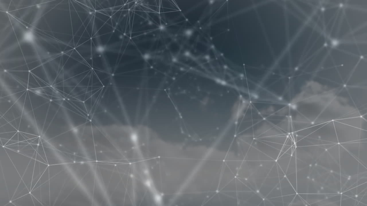 Animazione di rete di connessioni ed elaborazione dati su sfondo di cielo nuvoloso