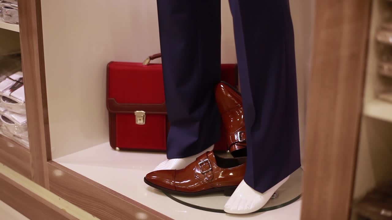 comprando zapatos de hombre con deslizador 6