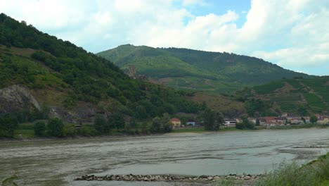 Little-Houses-on-the-Bank-of-The-Danube-River-with-Hills-in-the-Background