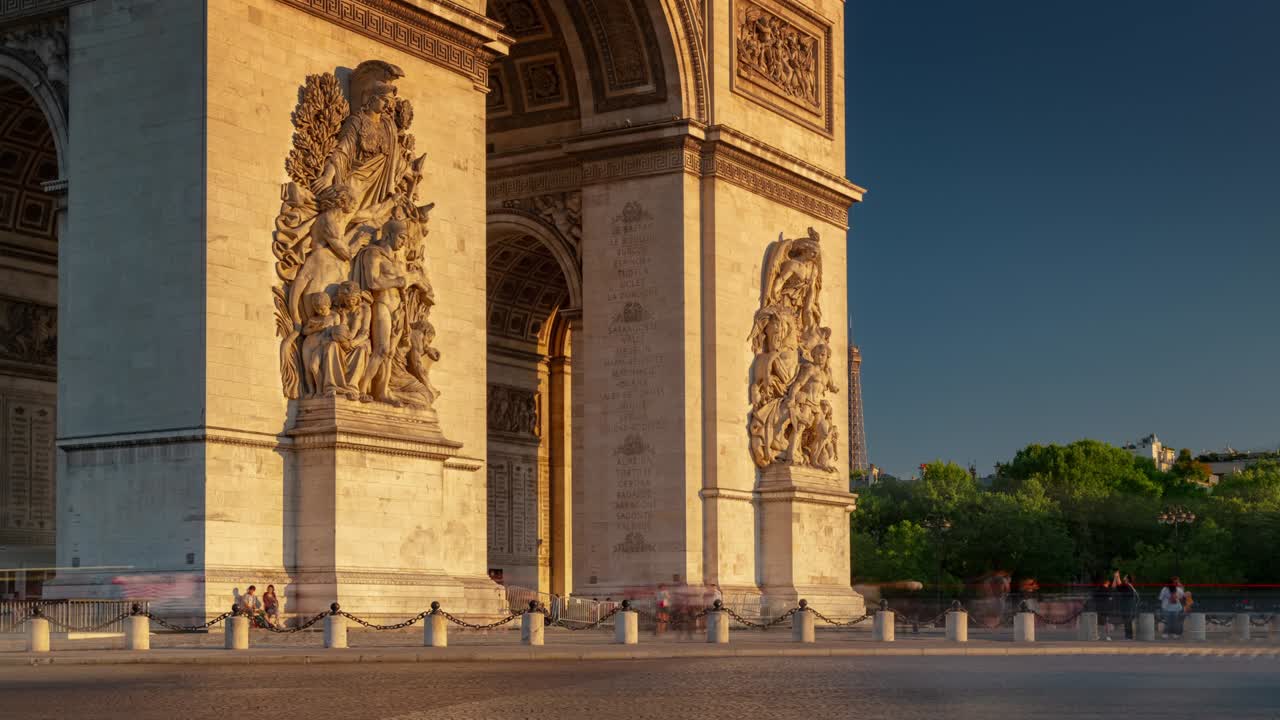 sunset light paris city famous tourist crowded arch traffic circle timelapse panorama 4k france