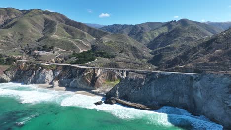 puente de rocky creek en la autopista 1 en california estados unidos