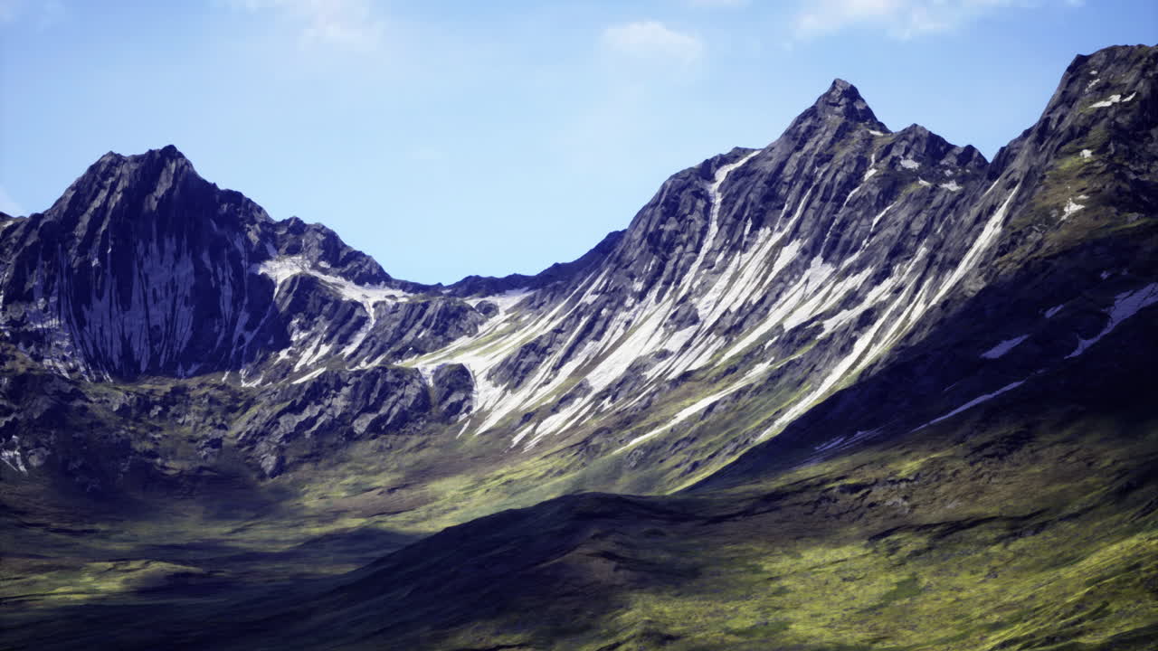 Majestetisk fjellkjede under en klar blå himmel i et fredfullt landskap