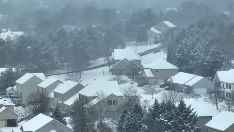 Casas-Suburbanas-Cubiertas-De-Nieve