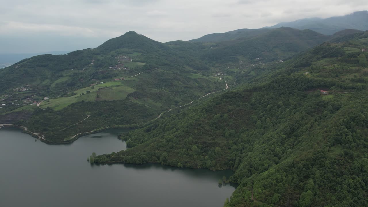 발칸 반도 의 언덕 과 호수