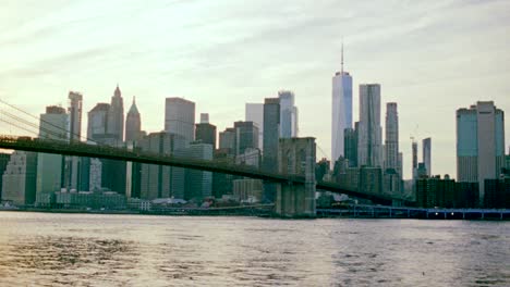 16-mm-Film-Der-Manhattan-Bridge-Und-Der-Innenstadt-Von-New-York-City