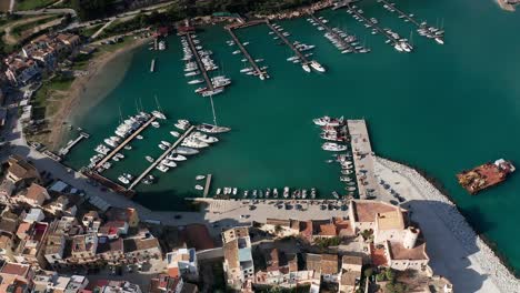 Vista-Aérea-Del-Puerto-De-Castellammare-Del-Golfo-En-Sicilia