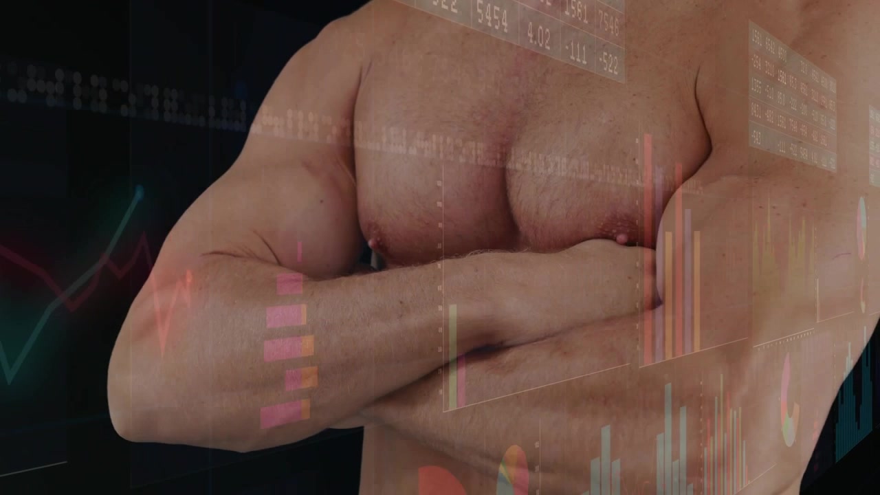 Kamera fährt nah heran, oberkörperfreier Mann verschränkt die Arme, funkelnde Finanzbalken über dem Oberkörper zeigen Analysedaten.