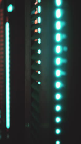 cerrado del rack del servidor con luces azules