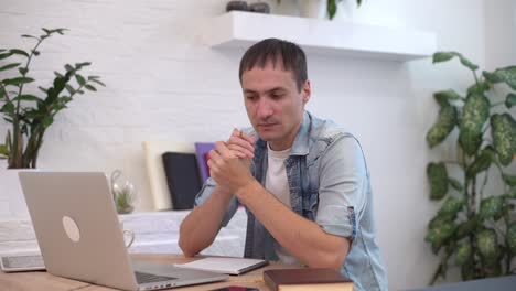 businessman-working-on-laptop-computer-at-home-office.-Male-professional-typing-on-laptop-keyboard-at-office-workplace.-Portrait-of-business-man-looking-at-laptop-screen-indoors