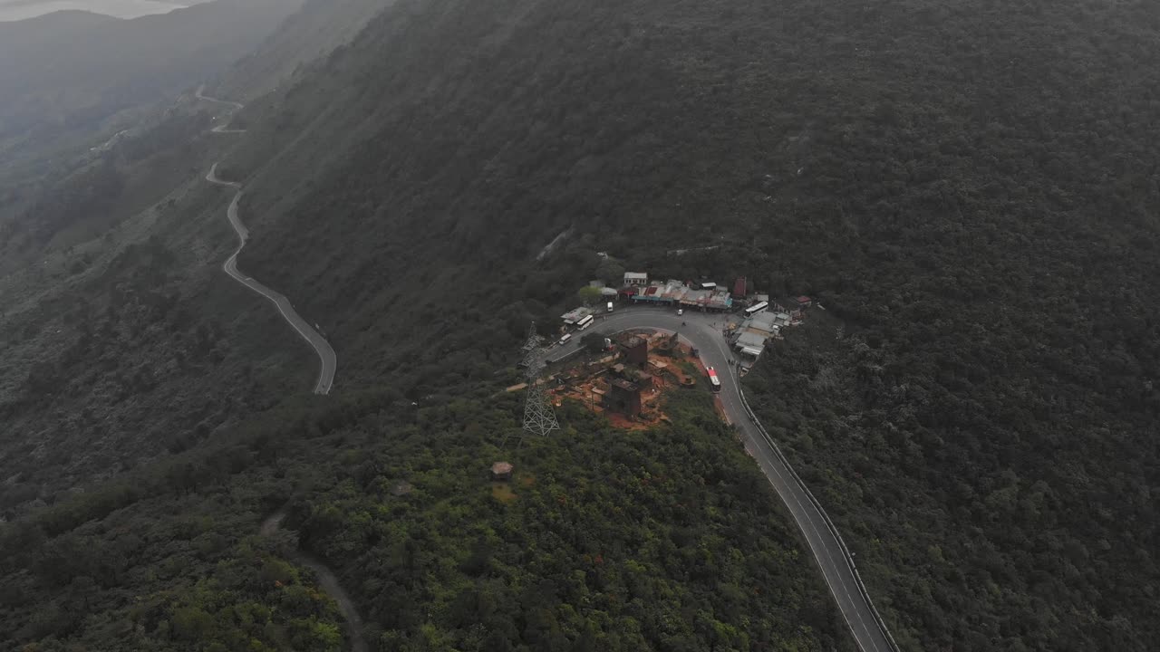 베트남의 안남 산맥에 있는 하이반 패스 (hai van pass)