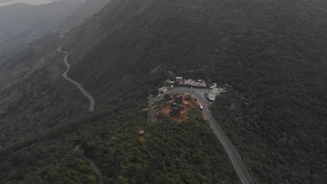 un famoso paso en las montañas annam en vietnam, hai van pass, aéreo