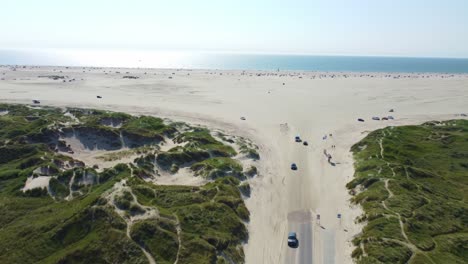 Luftaufnahme-Schöner-Sandstrand-An-Der-Küste-Der-Insel-Romo-In-Dänemark