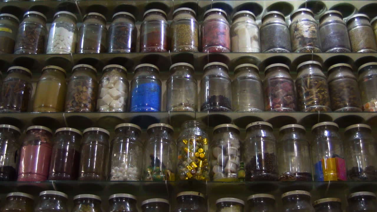 마라케시, 모로코 북아프리카의 시장에 향신료로 가득 찬 벽