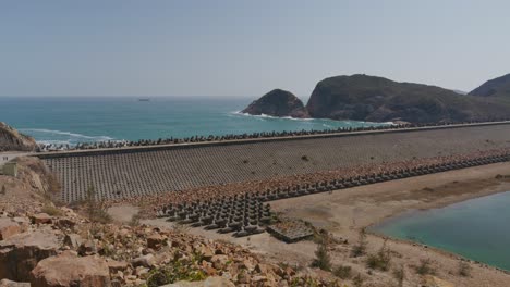 paisajes marinos y montañosos