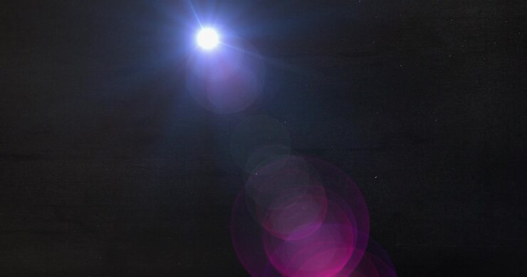 Animazione di punti luce su sfondo nero