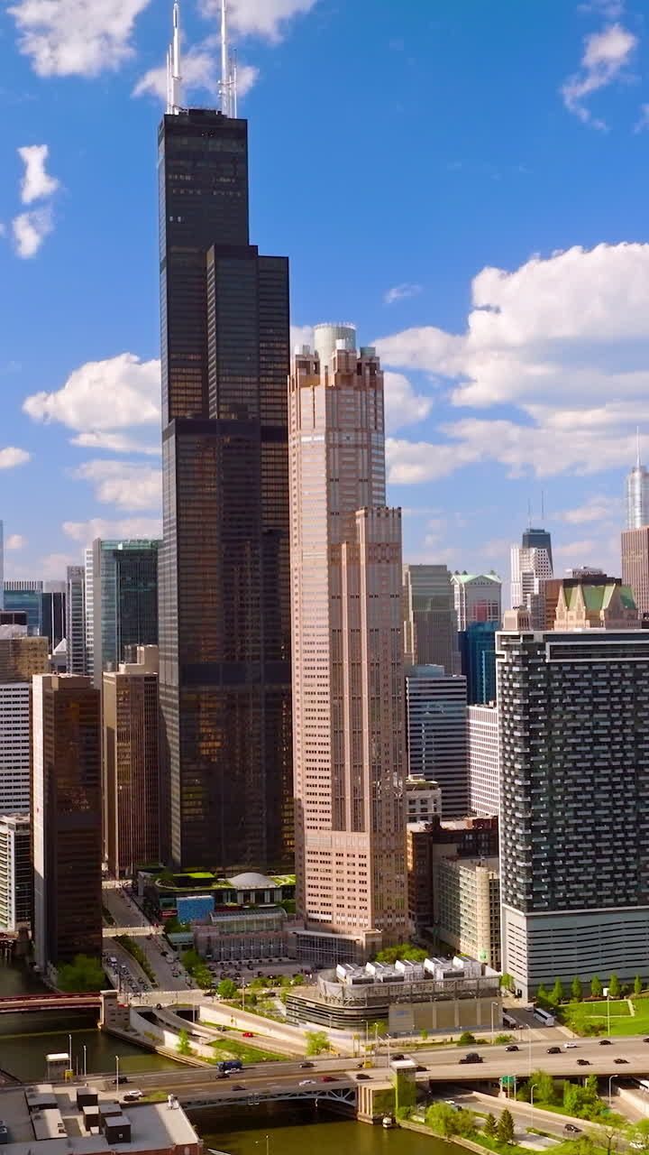 Sunny day in Chicago city, Illinois. Startling metropolis architecture at the backdrop of blue sky. Vertical video
