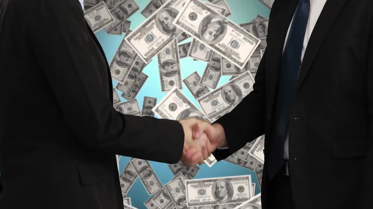 hombre de negocios y mujer de negocios estrechándose la mano.