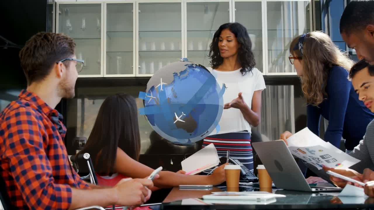 animación del globo con aviones sobre diversas personas de negocios en la oficina