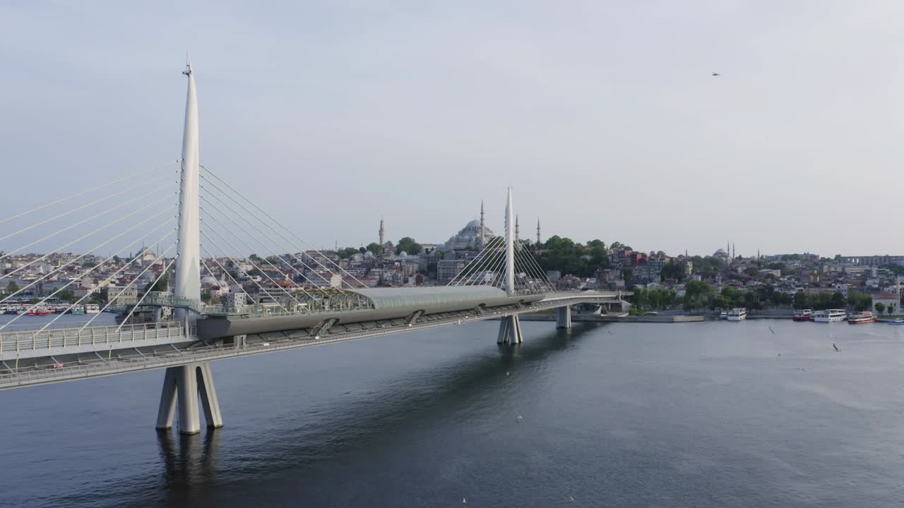 골든 호른 지하철 다리 (golden horn metro bridge) 에 대한 공중 사진 랜스케이프 (lanscape)