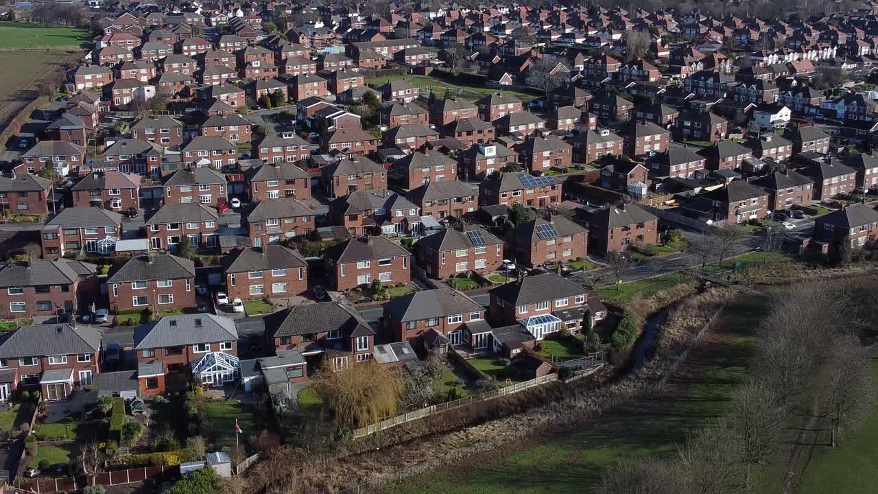 barrio suburbano residencial yorkshire vivienda tejados propiedad inmobiliaria vista aérea descendente