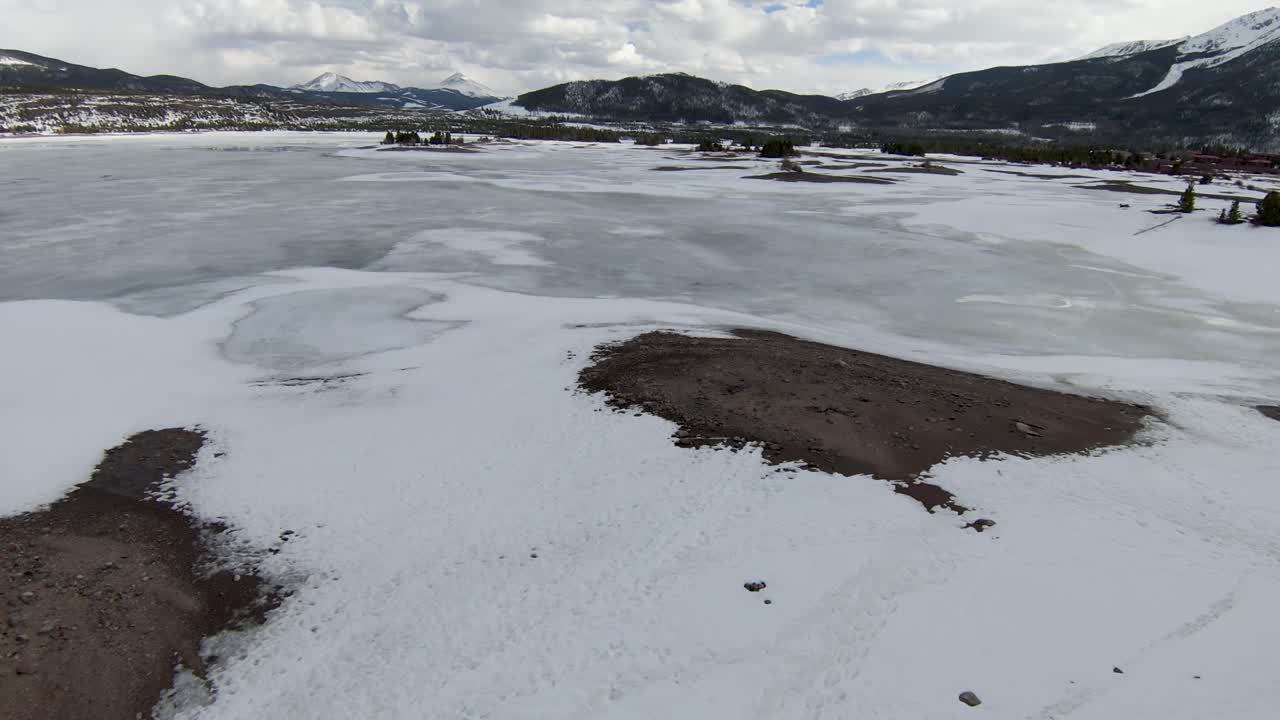 4K video Diving down Dillon Lake Island
