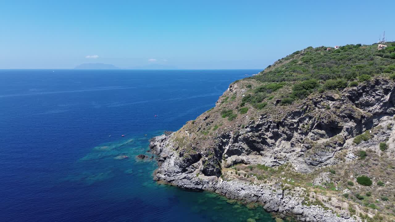 아마도 같은 일이겠지만 드론 조종사의 모든 두려움을 느끼면 파란색을 좋아할지도 모릅니다.