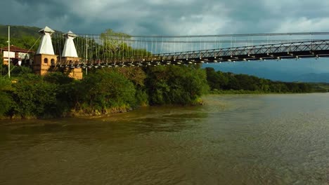 BEAUTIFUL-CENTRAL-VIEW-OF-COLOMBIA'S-COLONIAL-BRIDGE