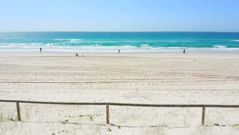 Australian-beach-in-perfect-conditions---Surfers-Pardise,-Gold-Coast