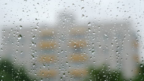 con gotas de vidrio después de la lluvia