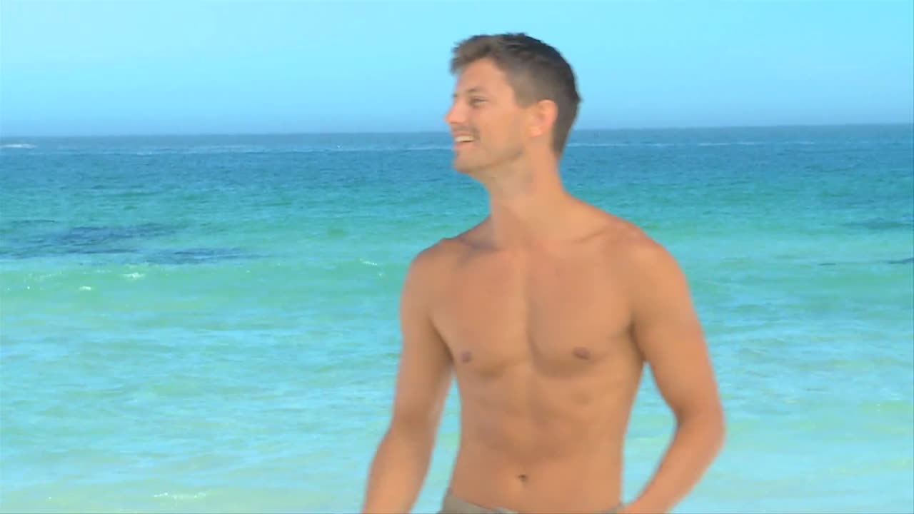 프레시비를 하는 잘생긴 남자