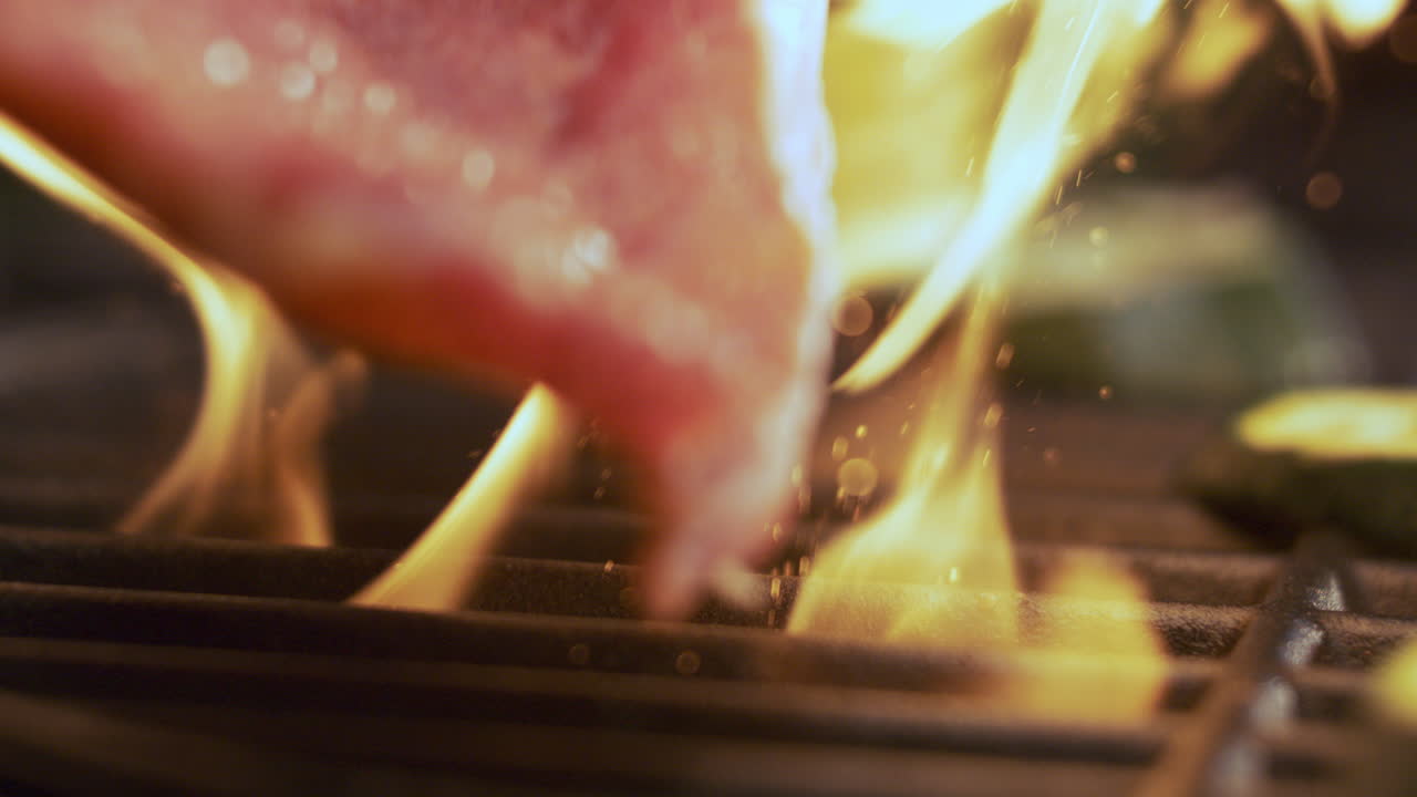 구운 스테이크와 야채