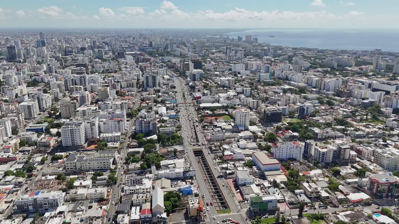 la arteria vial más importante en el distrito nacional en la república dominicana