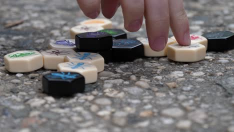 bienenstock auf dem boden spielen