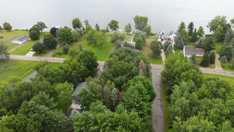 Aerial-Tilt-Und-Turn-über-Einen-Lokalen-Bereich