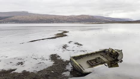 dramático naufragio en las orillas del lago eel en fort william, escocia