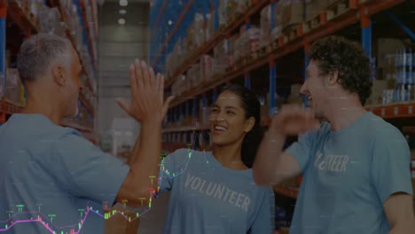animación de gráficos financieros sobre trabajadoras y trabajadores de almacenes felices y diversos