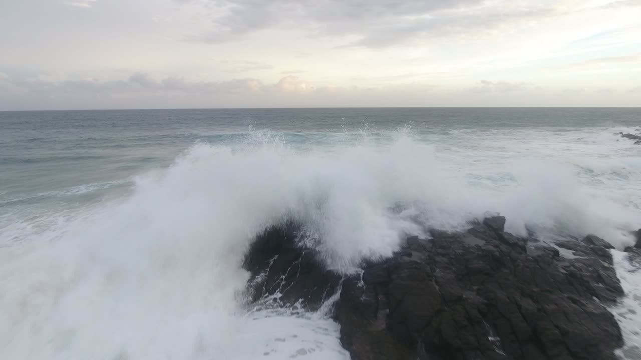 imágenes aéreas cinematográficas de la bahía del café en sudáfrica al amanecer