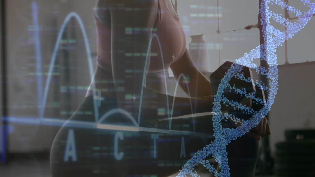 mujer levantando mancuernas