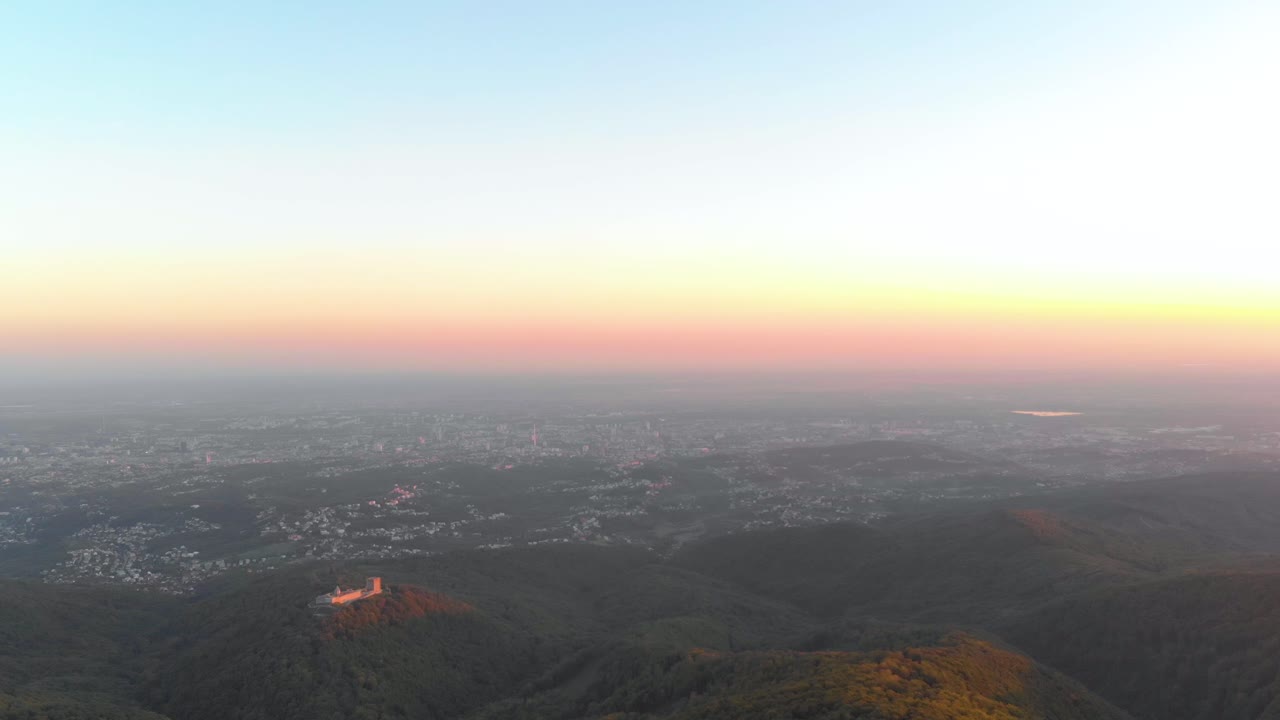 크로아티아 자그레브의 아름다운 생동감 넘치는 일몰