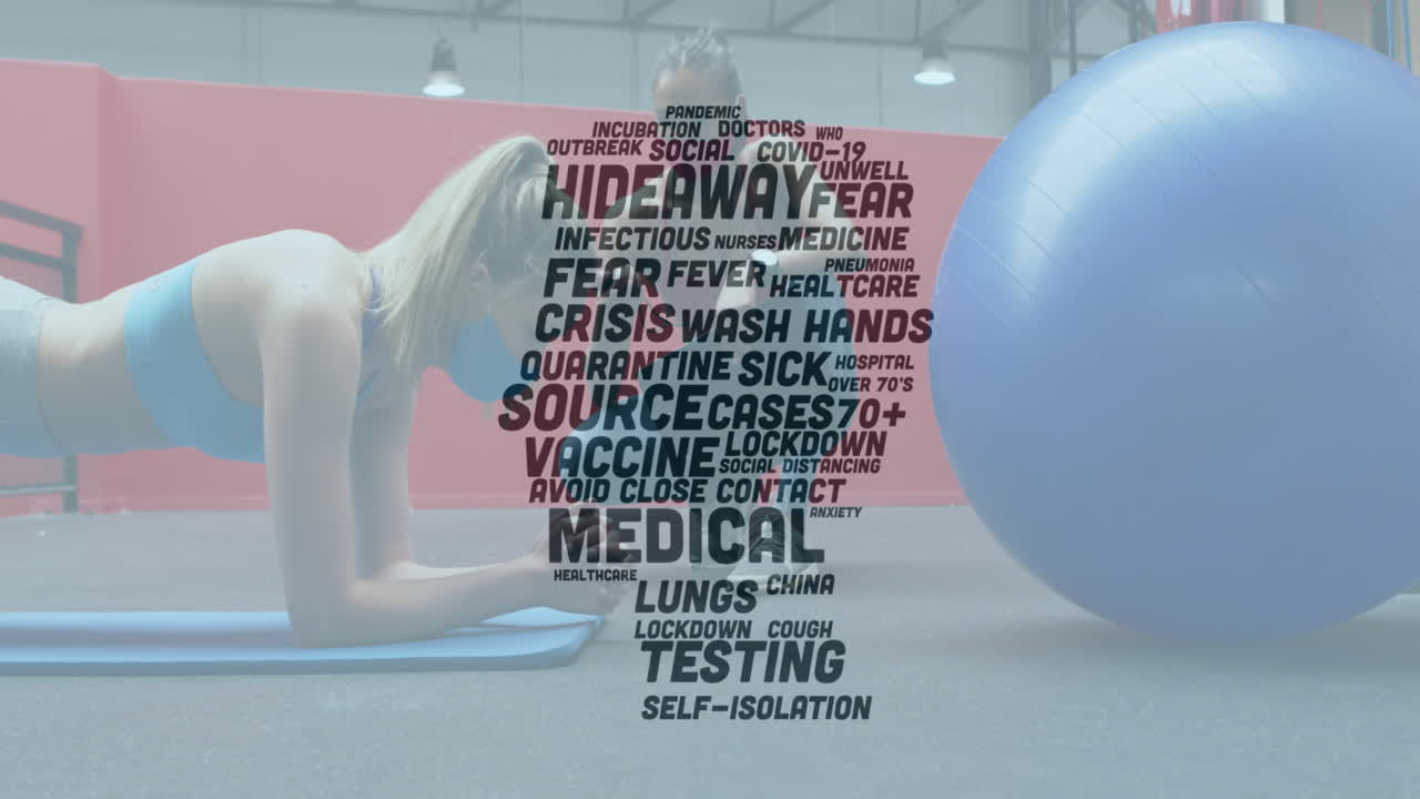 코로나바이러스 콘셉트 텍스트 체육관에서 마스크를 쓰고 보드 운동을 하는 여성을 반대합니다.