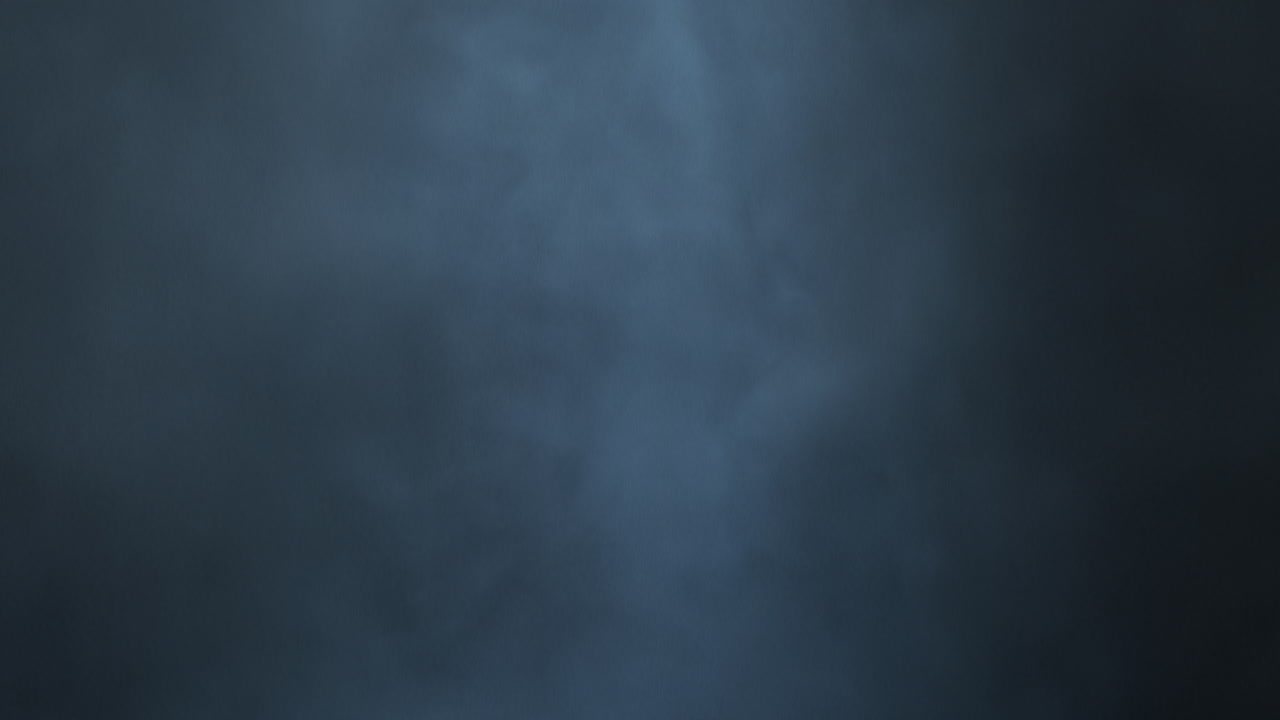 inmersivo hipnotizante espeluznante trueno de halloween nube de humo elemento de inserción vfx en 4k cámara lenta