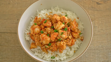 Gambas-Salteadas-Con-Ajo-Y-Pasta-De-Gambas-Plato-De-Arroz